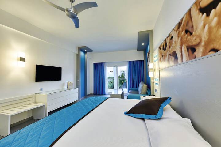 Room 10 of 90