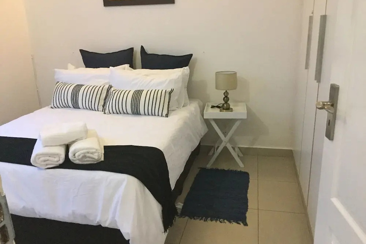 Room 2 of 10