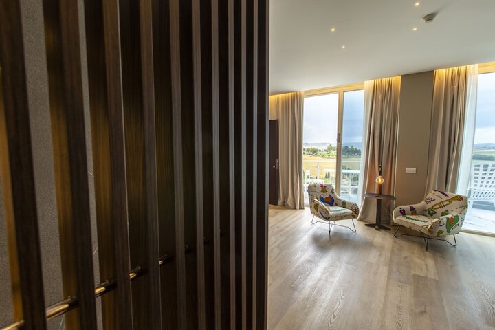 Room 32 of 106