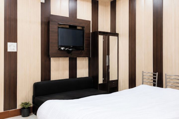 Room 6 of 14