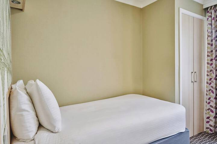 Room 36 of 122