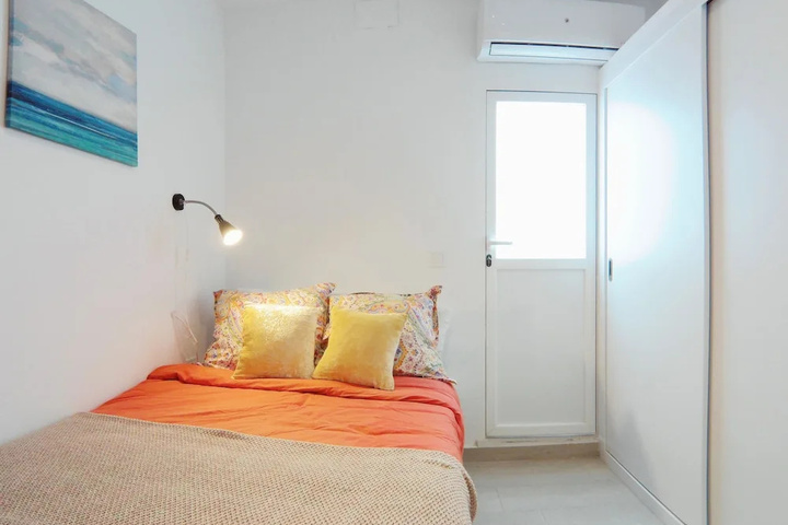 Room 6 of 14