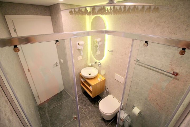 Room 26 of 38