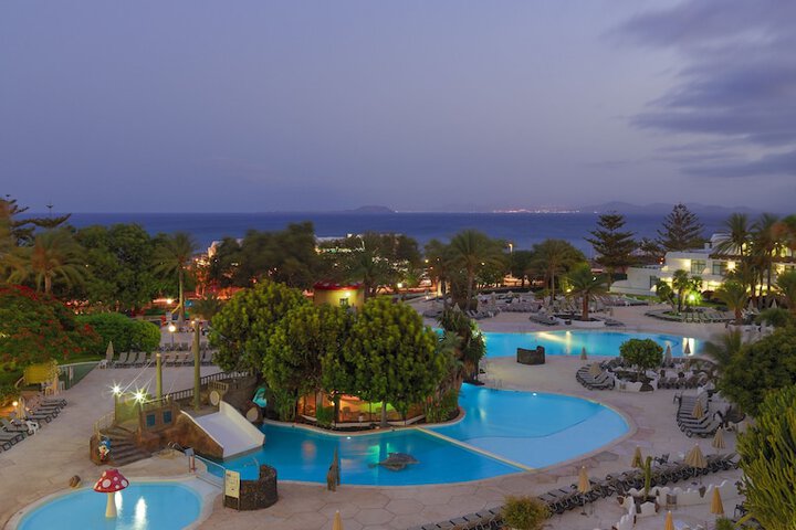Hotel Pool