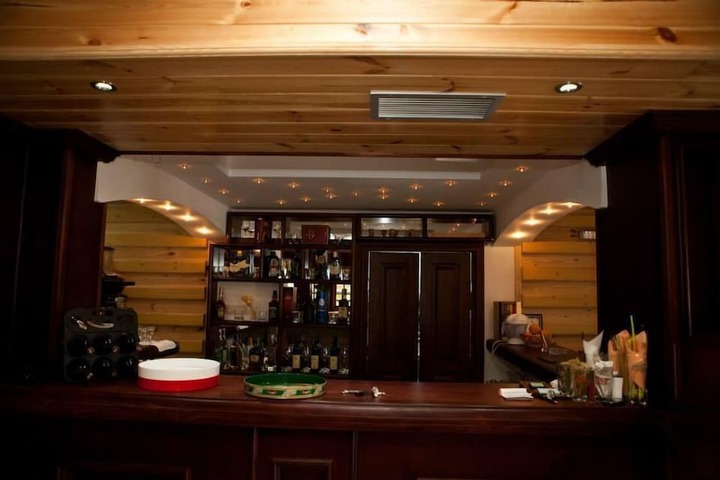 Lounge 51 of 53