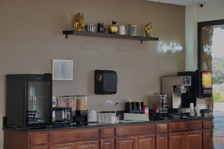 Breakfast/Coffee Service 32 of 38