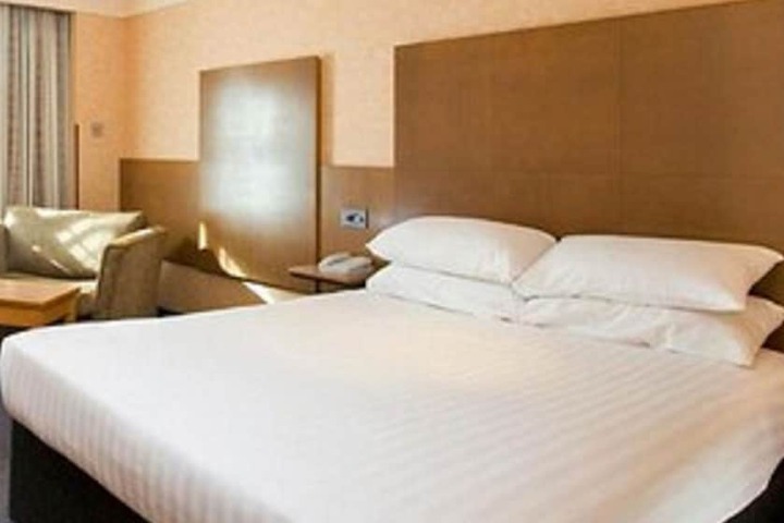 Room 16 of 100