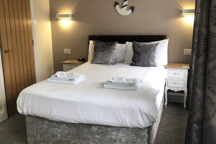 Room 9 of 42
