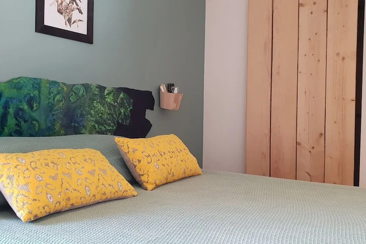 Room 2 of 11