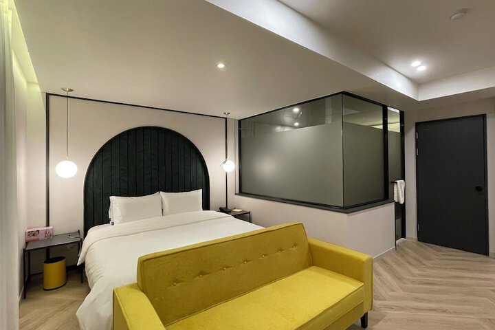 Room 14 of 60