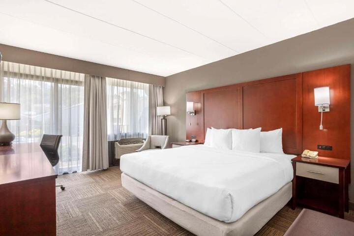 1 King Bed (3 of 26)