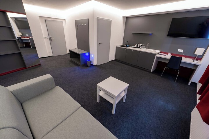 Room 8 of 40