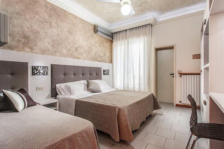 Room 4 of 39