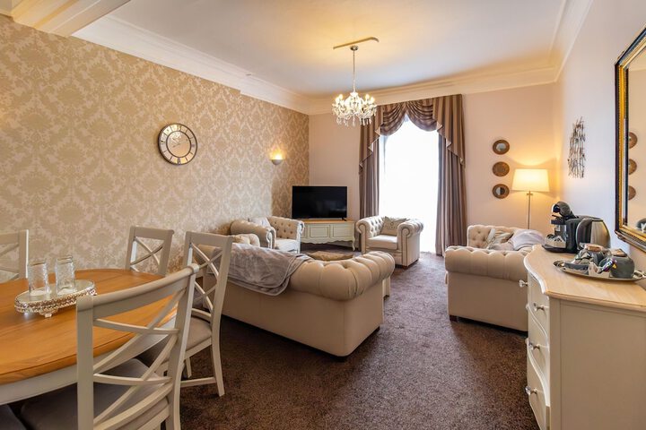 Room 25 of 103