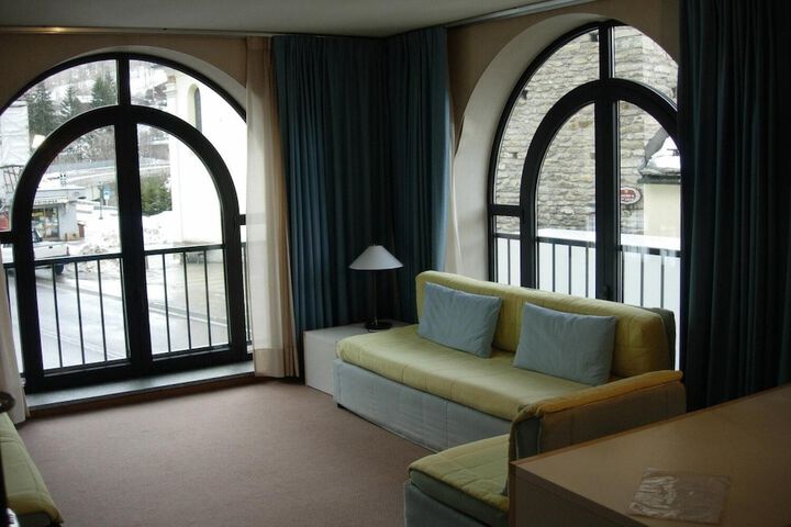 Room 17 of 33