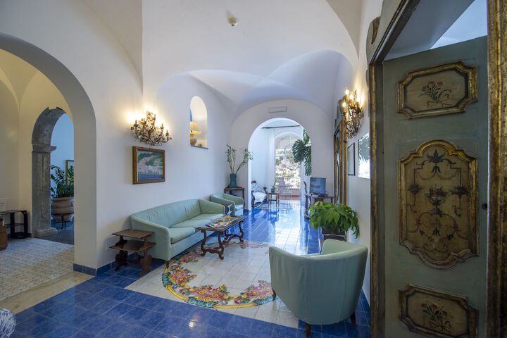 Entrance & Lobby
