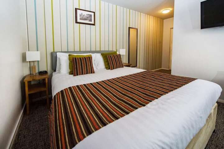 Room 6 of 40