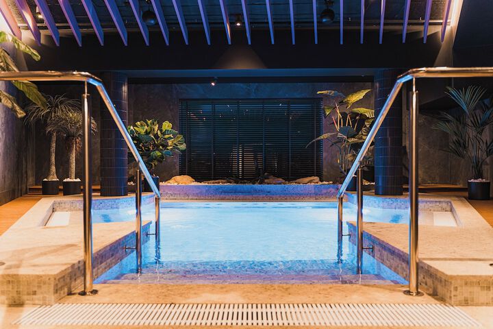 Hot Tub 20 of 40