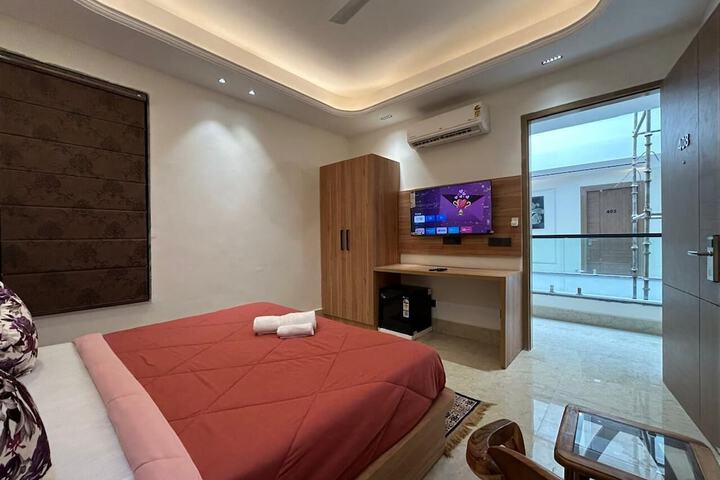 Room 3 of 10