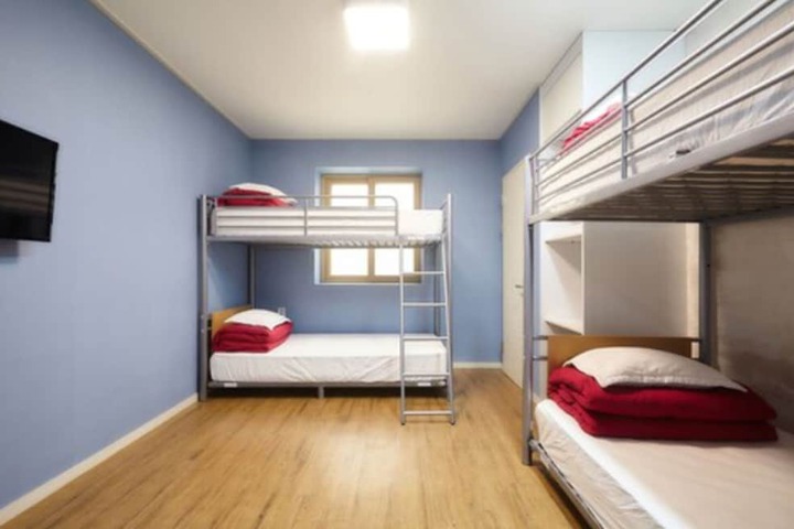 Room 25 of 48
