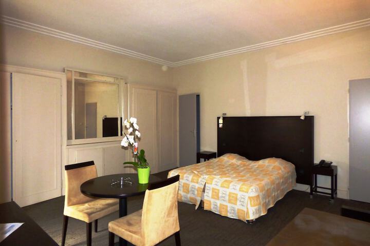 Room 13 of 34