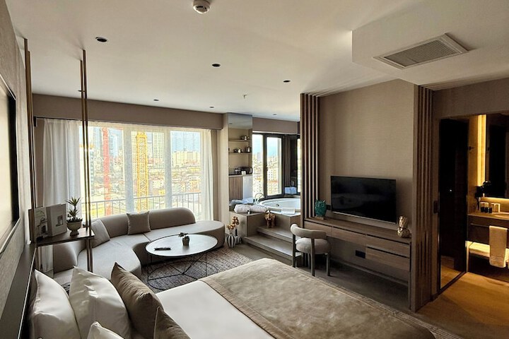 Room 32 of 104
