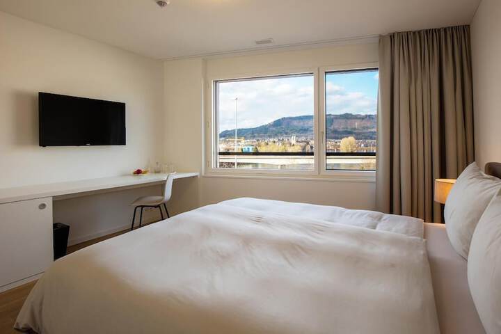 Room 8 of 25