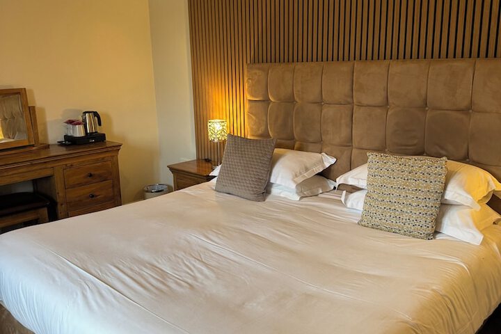 Room 2 of 7