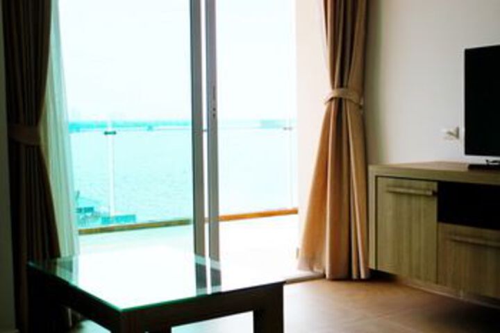 Room 32 of 103