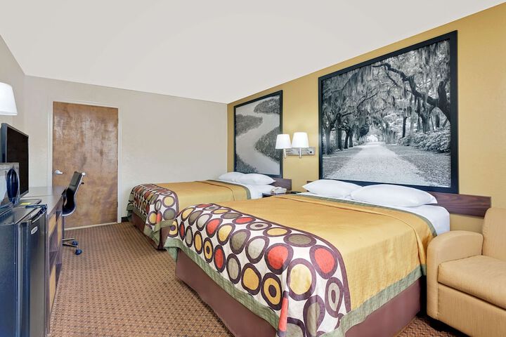 2 Queen Beds (1 of 6)