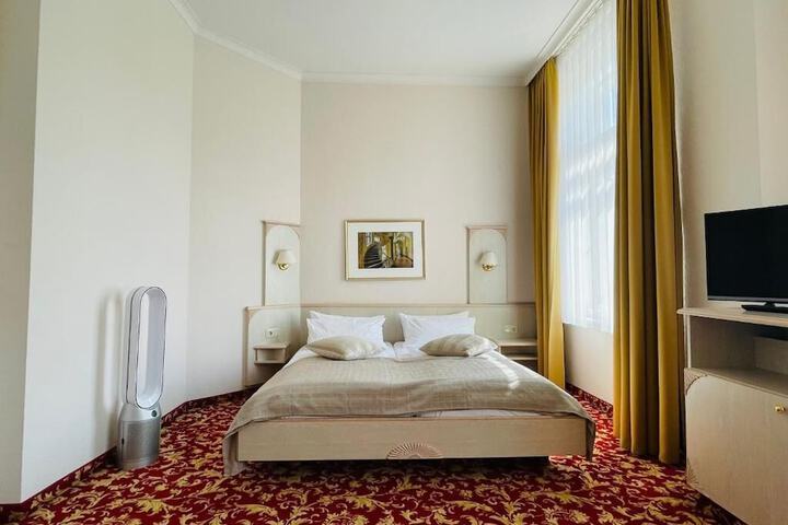 Room 7 of 36