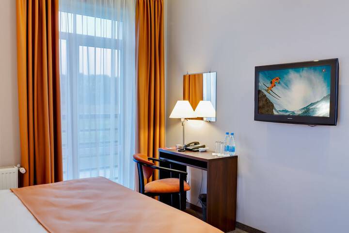 Room 12 of 65