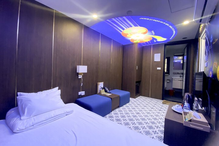 Room 42 of 242
