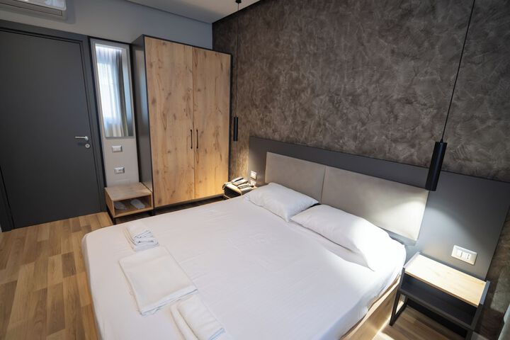 Room 18 of 32