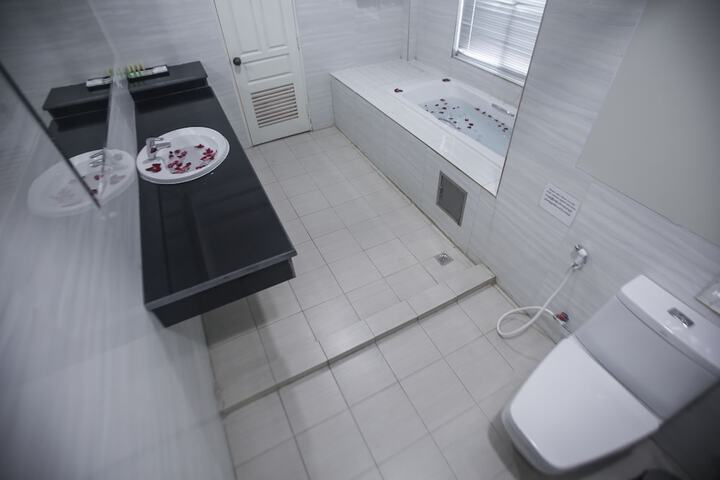 Room 25 of 40