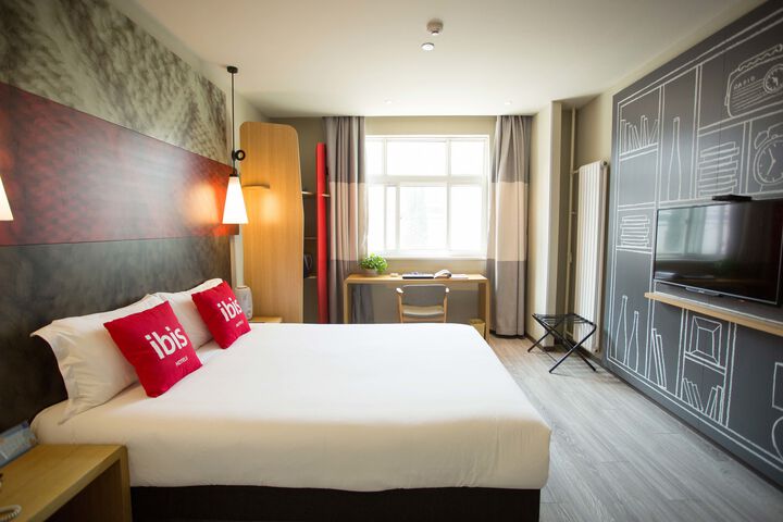 Room 32 of 79