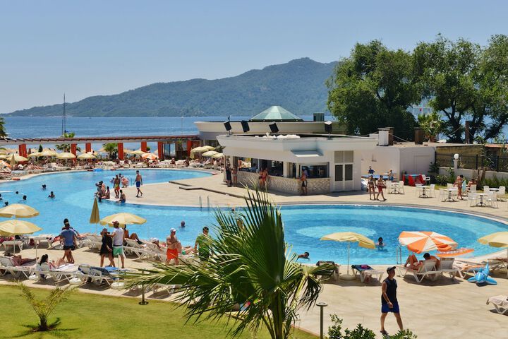 Pools & Facilities