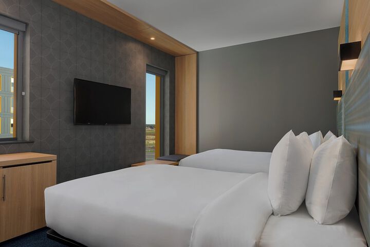Room 6 of 33