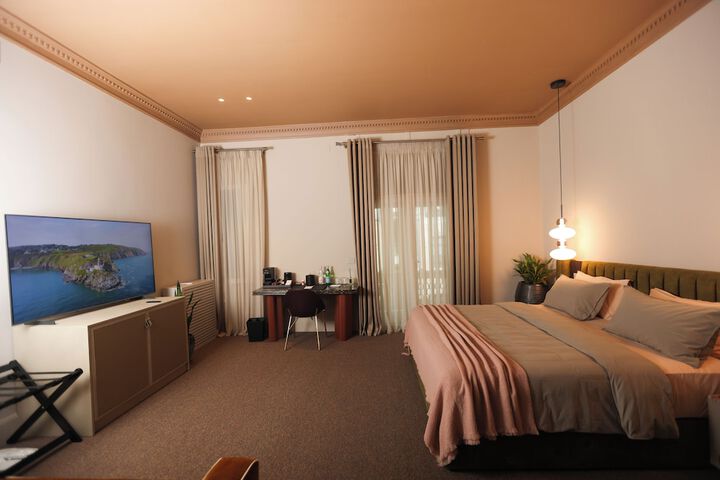 Room 4 of 72