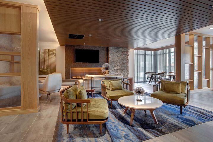 Lobby lounge