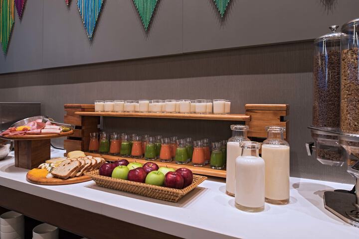 Breakfast/Coffee Service 22 of 47