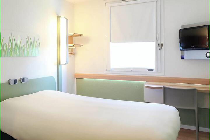 Room 4 of 13