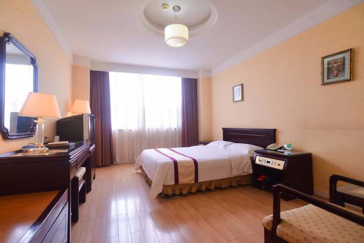 Room 6 of 36