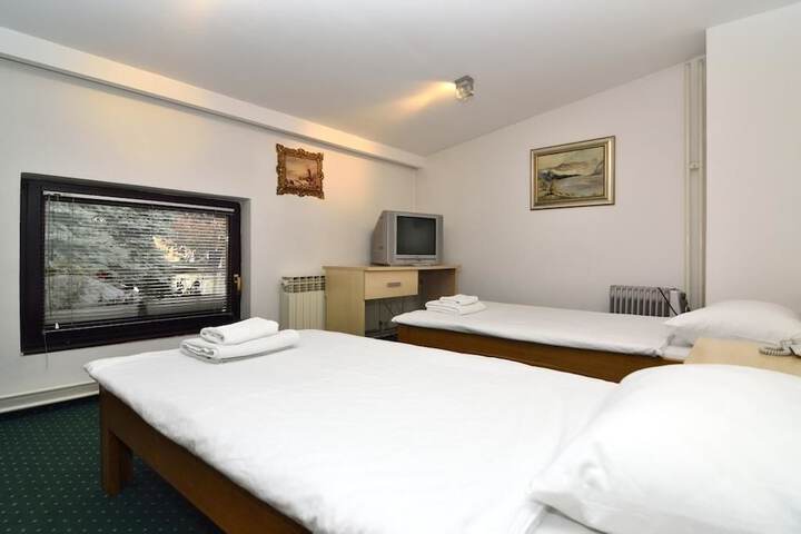Room 4 of 14