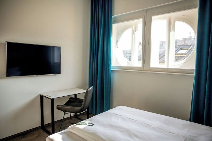 Room 12 of 39