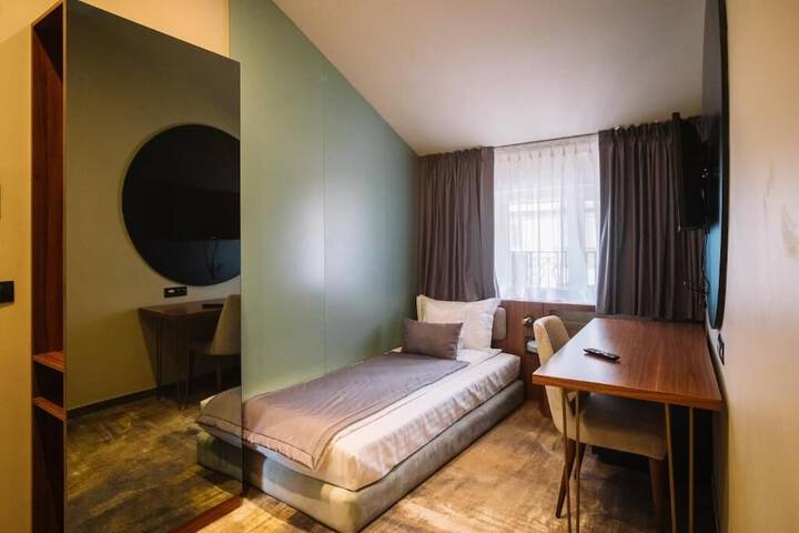 Room 35 of 120