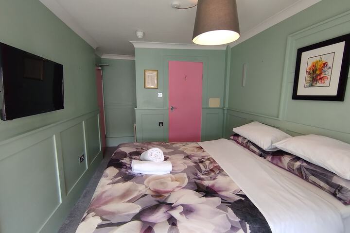 Room 5 of 52