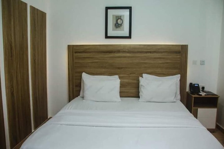 Room 3 of 10