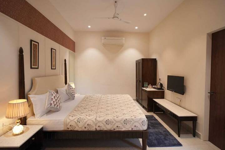 Room 6 of 89