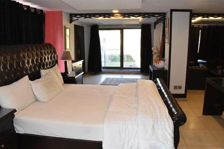 Room 13 of 25